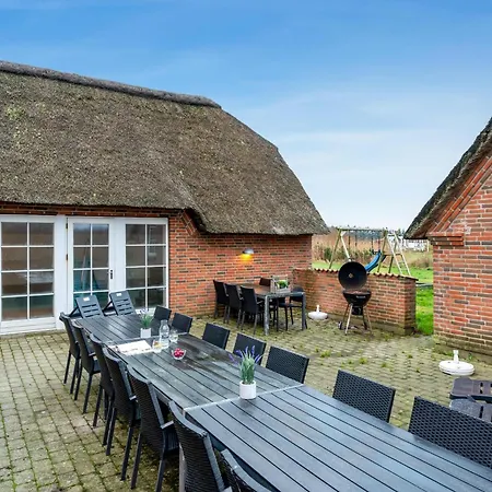 Large 18-person Pool House With Activity Room, Built In 2011, Holiday home