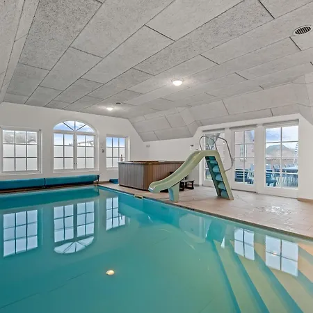 Large 18-person Pool House With Activity Room, Built In 2011 Hébergement de vacances *