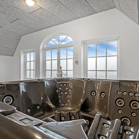 Large 18-person Pool House With Activity Room, Built In 2011 Hébergement de vacances Ulfborg