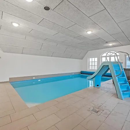 Large 18-person Pool House With Activity Room, Built In 2011