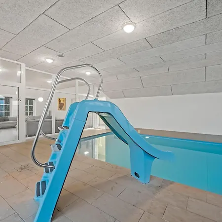 Hébergement de vacances Large 18-person Pool House With Activity Room, Built In 2011 Ulfborg