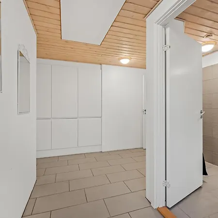 Hébergement de vacances Large 18-person Pool House With Activity Room, Built In 2011 Ulfborg
