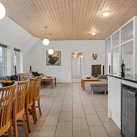 Large 18-person Pool House With Activity Room, Built In 2011 Hébergement de vacances *