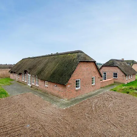 Holiday home Large 18-person Pool House With Activity Room, Built In 2011, *