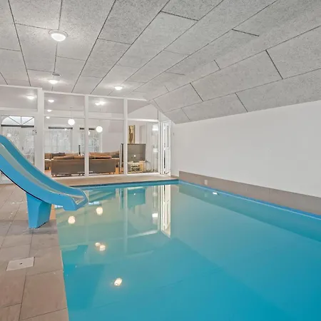 Hébergement de vacances Large 18-person Pool House With Activity Room, Built In 2011 Ulfborg