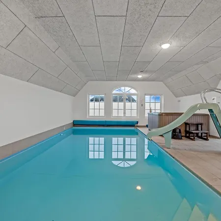 Large 18-person Pool House With Activity Room, Built In 2011