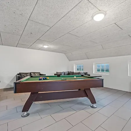 Large 18-person Pool House With Activity Room, Built In 2011 Hébergement de vacances *