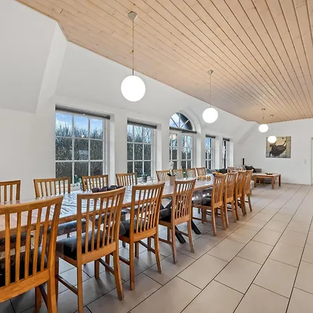 Holiday home Large 18-person Pool House With Activity Room, Built In 2011, *