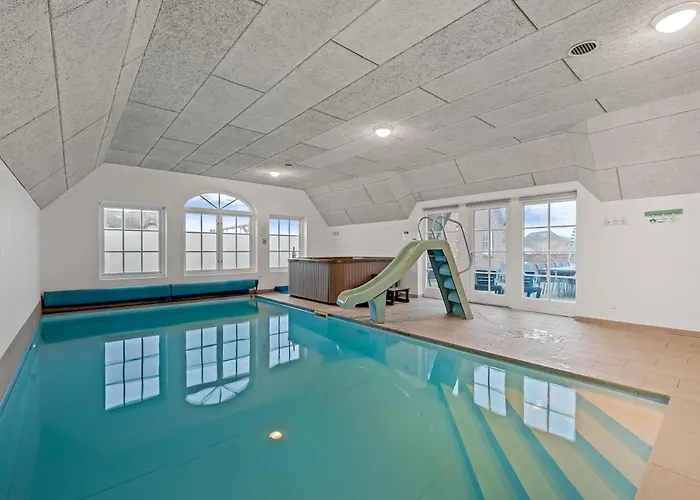 Large 18-person Pool House With Activity Room, Built In 2011 Ferienhaus *