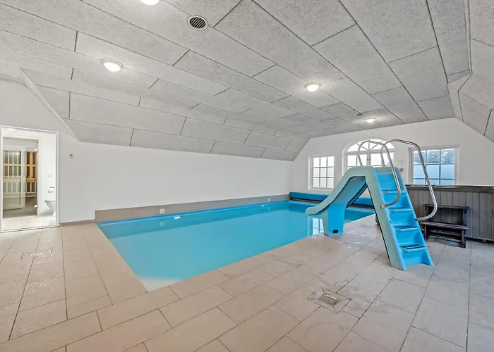 Large 18-person Pool House With Activity Room, Built In 2011