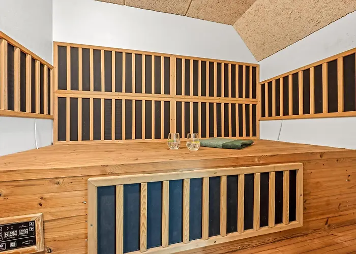 Ferienhaus Large 18-person Pool House With Activity Room, Built In 2011
